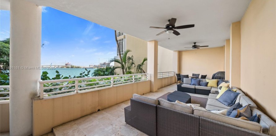 Condo à Miami, Floride, 3 chambres  № 1953980