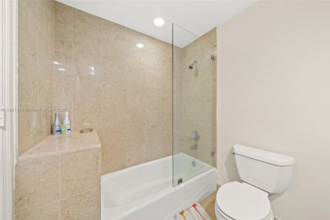 Copropriété à louer à Miami, Floride: 3 chambres, 172.33 m2 № 1953980 - photo 18