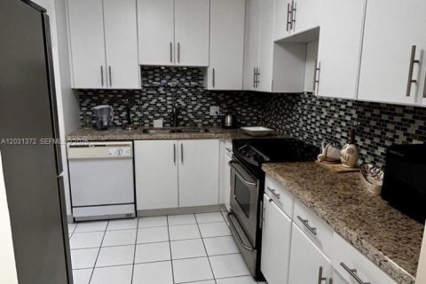 Снять в аренду кондоминиум в Авентура, Флорида 2 спальни, 113.34м2, № 2077437 - фото 5