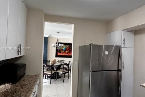 Снять в аренду кондоминиум в Авентура, Флорида 2 спальни, 113.34м2, № 2077437 - фото 7
