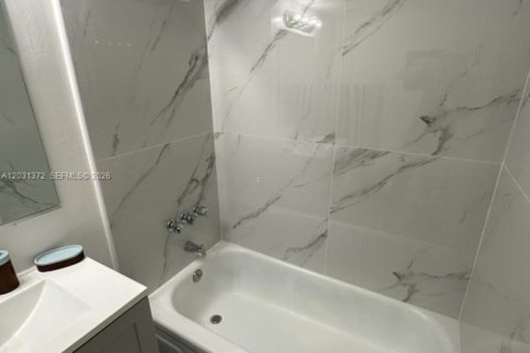 Снять в аренду кондоминиум в Авентура, Флорида 2 спальни, 113.34м2, № 2077437 - фото 15