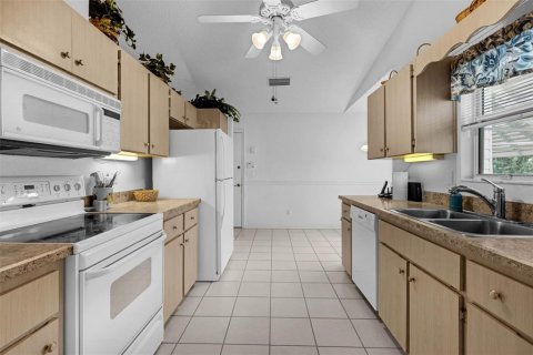House in Leesburg, Florida 2 bedrooms, 151.62 sq.m. № 1841457 - photo 10