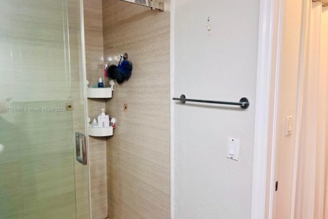 Купить таунхаус в Майами, Флорида 2 спальни, 112.04м2, № 1860926 - фото 23