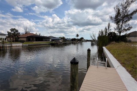Land in Cape Coral, Florida № 2090987