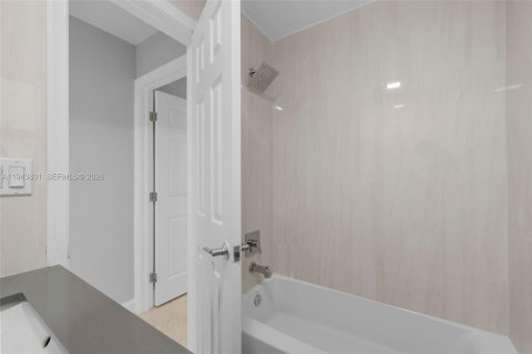 Купить виллу или дом в Форт-Лодердейл, Флорида 3 спальни, 237.64м2, № 2085577 - фото 24