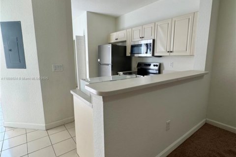 Condo in Riviera Beach, Florida, 2 bedrooms  № 1942223 - photo 1