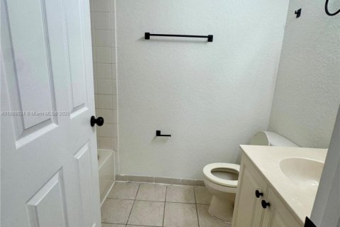 Condo in Riviera Beach, Florida, 2 bedrooms  № 1942223 - photo 12
