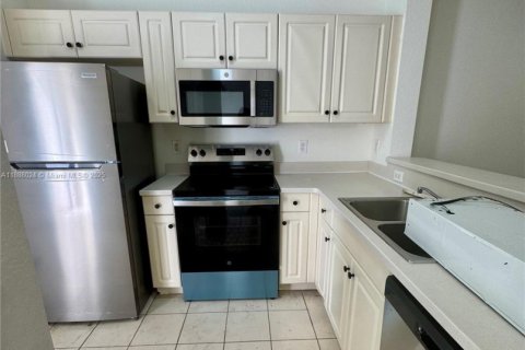 Condo in Riviera Beach, Florida, 2 bedrooms  № 1942223 - photo 3