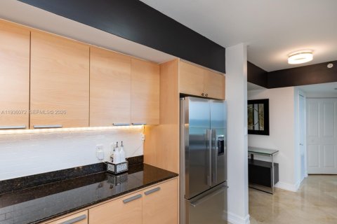 Condo in Sunny Isles Beach, Florida, 2 bedrooms  № 2089278 - photo 15