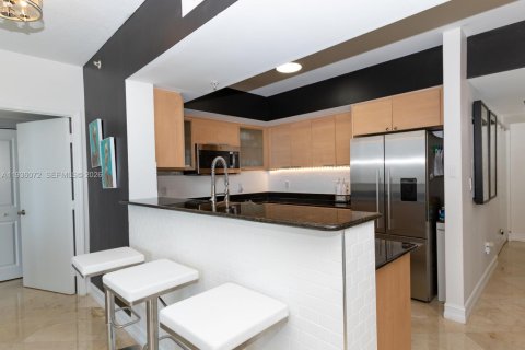 Condo in Sunny Isles Beach, Florida, 2 bedrooms  № 2089278 - photo 10