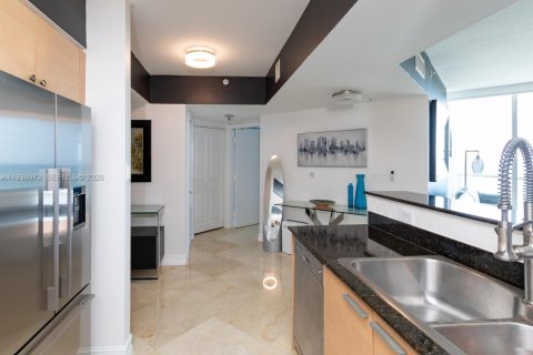 Condo in Sunny Isles Beach, Florida, 2 bedrooms  № 2089278 - photo 17