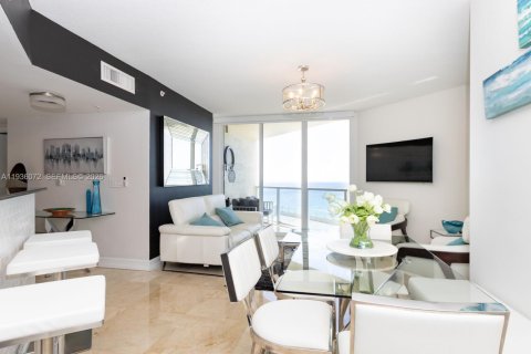 Condo in Sunny Isles Beach, Florida, 2 bedrooms  № 2089278 - photo 3