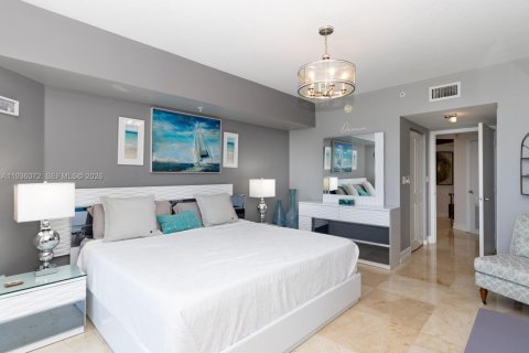 Condo in Sunny Isles Beach, Florida, 2 bedrooms  № 2089278 - photo 22