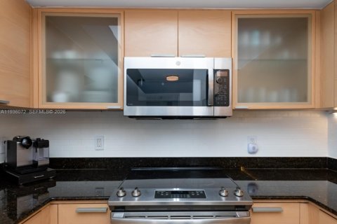 Condo in Sunny Isles Beach, Florida, 2 bedrooms  № 2089278 - photo 18