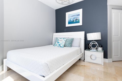 Condo in Sunny Isles Beach, Florida, 2 bedrooms  № 2089278 - photo 27
