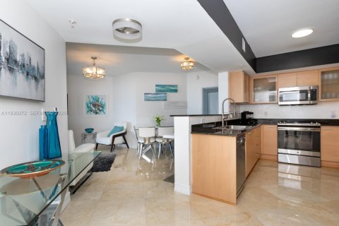 Condo in Sunny Isles Beach, Florida, 2 bedrooms  № 2089278 - photo 9