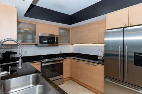 Condo in Sunny Isles Beach, Florida, 2 bedrooms  № 2089278 - photo 13