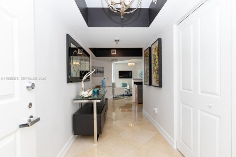 Condo in Sunny Isles Beach, Florida, 2 bedrooms  № 2089278 - photo 20