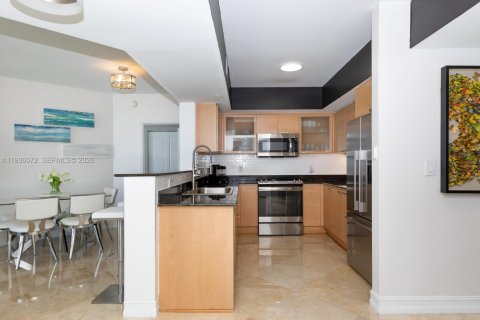 Condo in Sunny Isles Beach, Florida, 2 bedrooms  № 2089278 - photo 8
