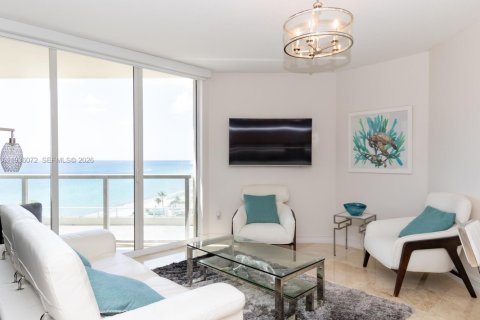 Condo in Sunny Isles Beach, Florida, 2 bedrooms  № 2089278