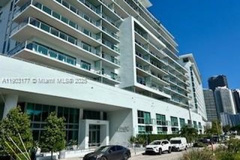 Снять в аренду кондоминиум в Майами, Флорида 1 спальня, 62.52м2, № 1954644 - фото 2