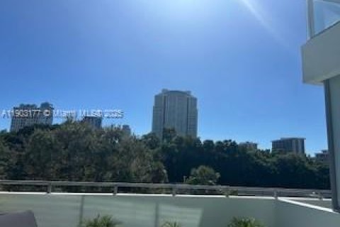 Снять в аренду кондоминиум в Майами, Флорида 1 спальня, 62.52м2, № 1954644 - фото 15