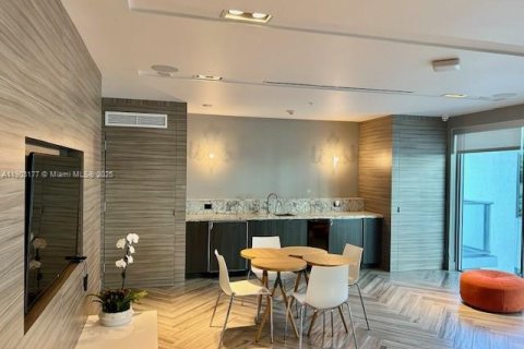 Снять в аренду кондоминиум в Майами, Флорида 1 спальня, 62.52м2, № 1954644 - фото 11