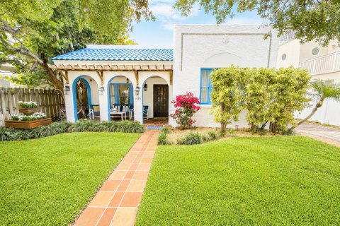 House in Fort Lauderdale, Florida 5 bedrooms, 183.02 sq.m. № 2353797