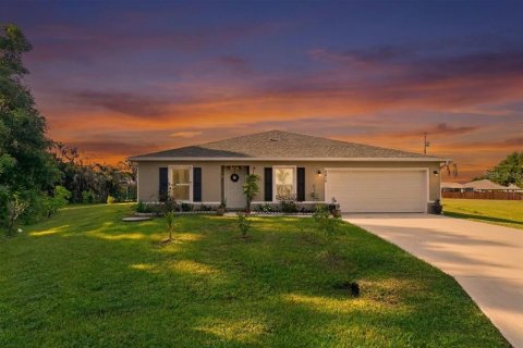 House in Saint Lucie, Florida 4 bedrooms, 167.78 sq.m. № 2220560