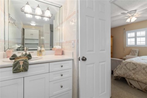 Condo in New Smyrna Beach, Florida, 3 bedrooms № 2116930 - photo 12