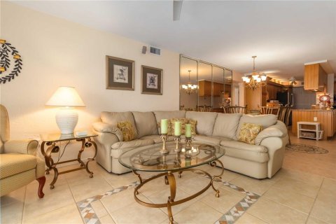 Condo in New Smyrna Beach, Florida, 3 bedrooms № 2116930 - photo 6