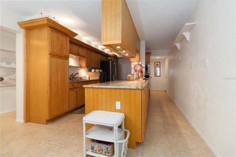 Condo in New Smyrna Beach, Florida, 3 bedrooms № 2116930 - photo 2