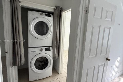 Condo in Miami, Florida, 3 bedrooms  № 1999460 - photo 8