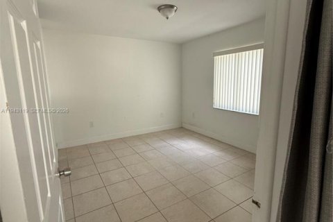 Condo in Miami, Florida, 3 bedrooms  № 1999460 - photo 7
