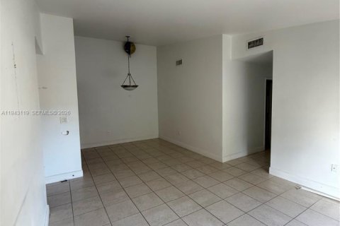Condo in Miami, Florida, 3 bedrooms  № 1999460 - photo 4