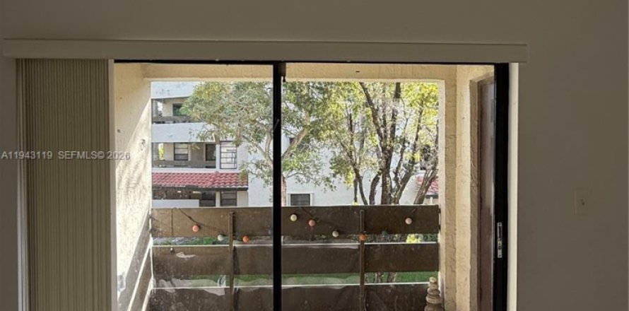 Condo in Miami, Florida, 3 bedrooms  № 1999460