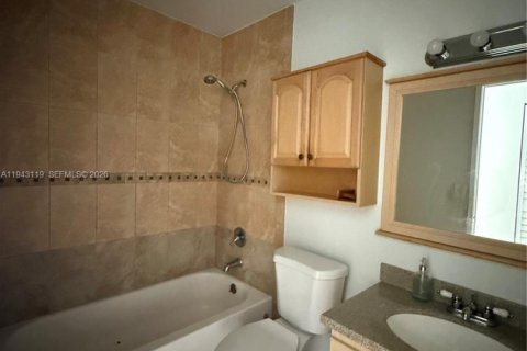 Condo in Miami, Florida, 3 bedrooms  № 1999460 - photo 9