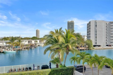 Condominio en venta en Miami Beach, Florida, 1 dormitorio, 83.61 m2 № 2000447 - foto 9