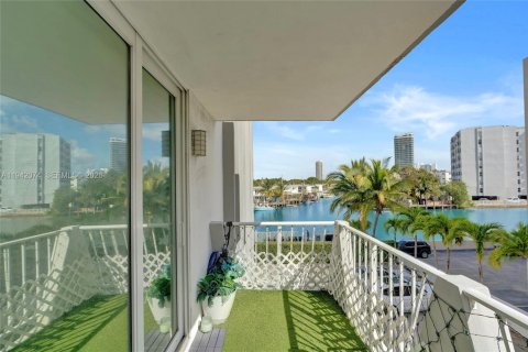 Condominio en venta en Miami Beach, Florida, 1 dormitorio, 83.61 m2 № 2000447 - foto 8
