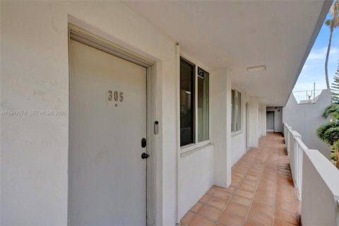 Condominio en venta en Miami Beach, Florida, 1 dormitorio, 83.61 m2 № 2000447 - foto 11