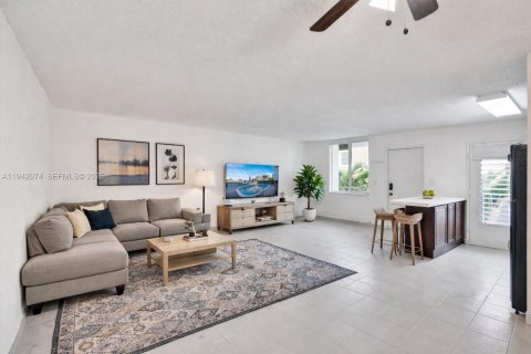 Condominio en Miami Beach, Florida, 1 dormitorio  № 2000447