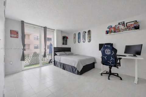 Condominio en venta en Miami Beach, Florida, 1 dormitorio, 83.61 m2 № 2000447 - foto 2