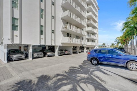 Condominio en venta en Miami Beach, Florida, 1 dormitorio, 83.61 m2 № 2000447 - foto 15