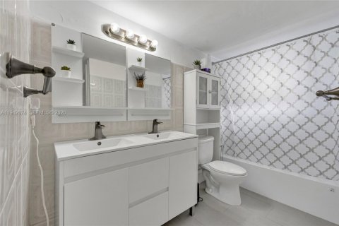 Condominio en venta en Miami Beach, Florida, 1 dormitorio, 83.61 m2 № 2000447 - foto 7