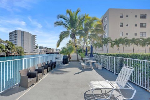 Condominio en venta en Miami Beach, Florida, 1 dormitorio, 83.61 m2 № 2000447 - foto 17