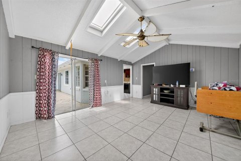 House in Longwood, Florida 4 bedrooms, 180.88 sq.m. № 2210406 - photo 11