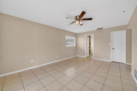 House in Longwood, Florida 4 bedrooms, 180.88 sq.m. № 2210406 - photo 13