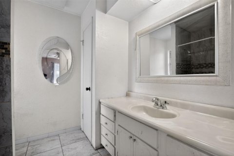 House in Longwood, Florida 4 bedrooms, 180.88 sq.m. № 2210406 - photo 15