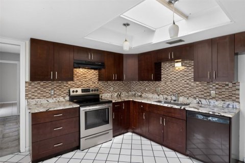 House in Longwood, Florida 4 bedrooms, 180.88 sq.m. № 2210406 - photo 9