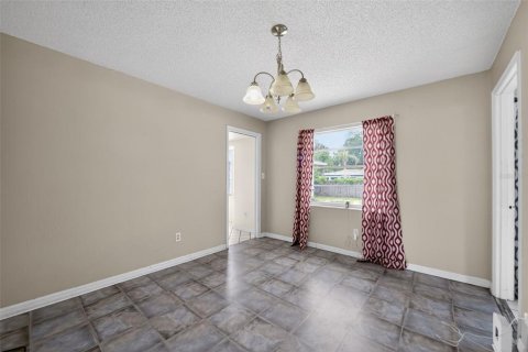 House in Longwood, Florida 4 bedrooms, 180.88 sq.m. № 2210406 - photo 7